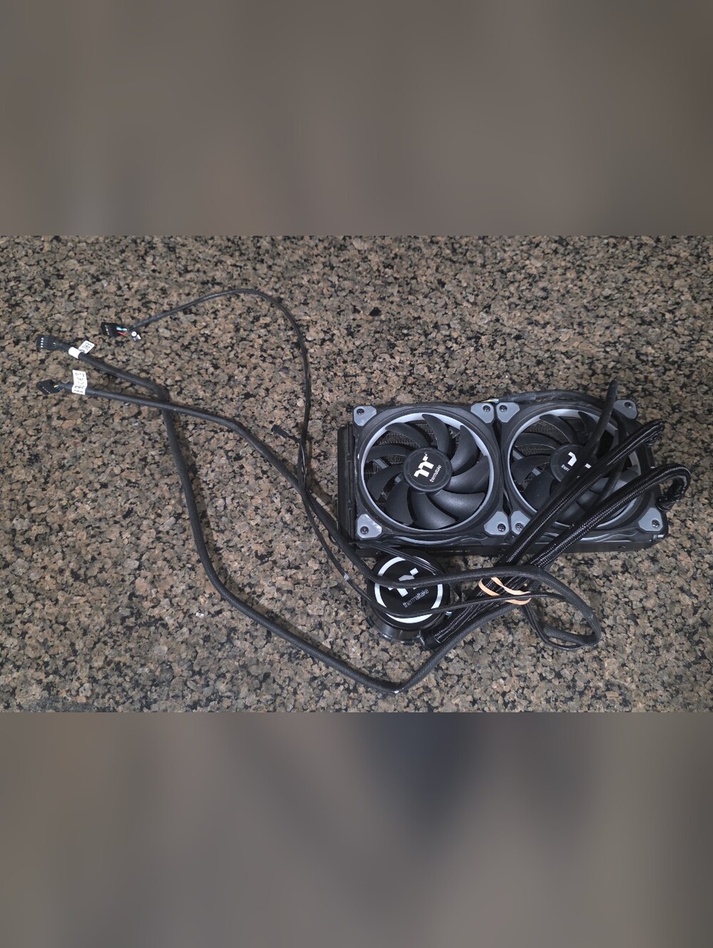 Thermaltake Floe Riing RGB 240 TT manufactured by Asetek fans and cords included